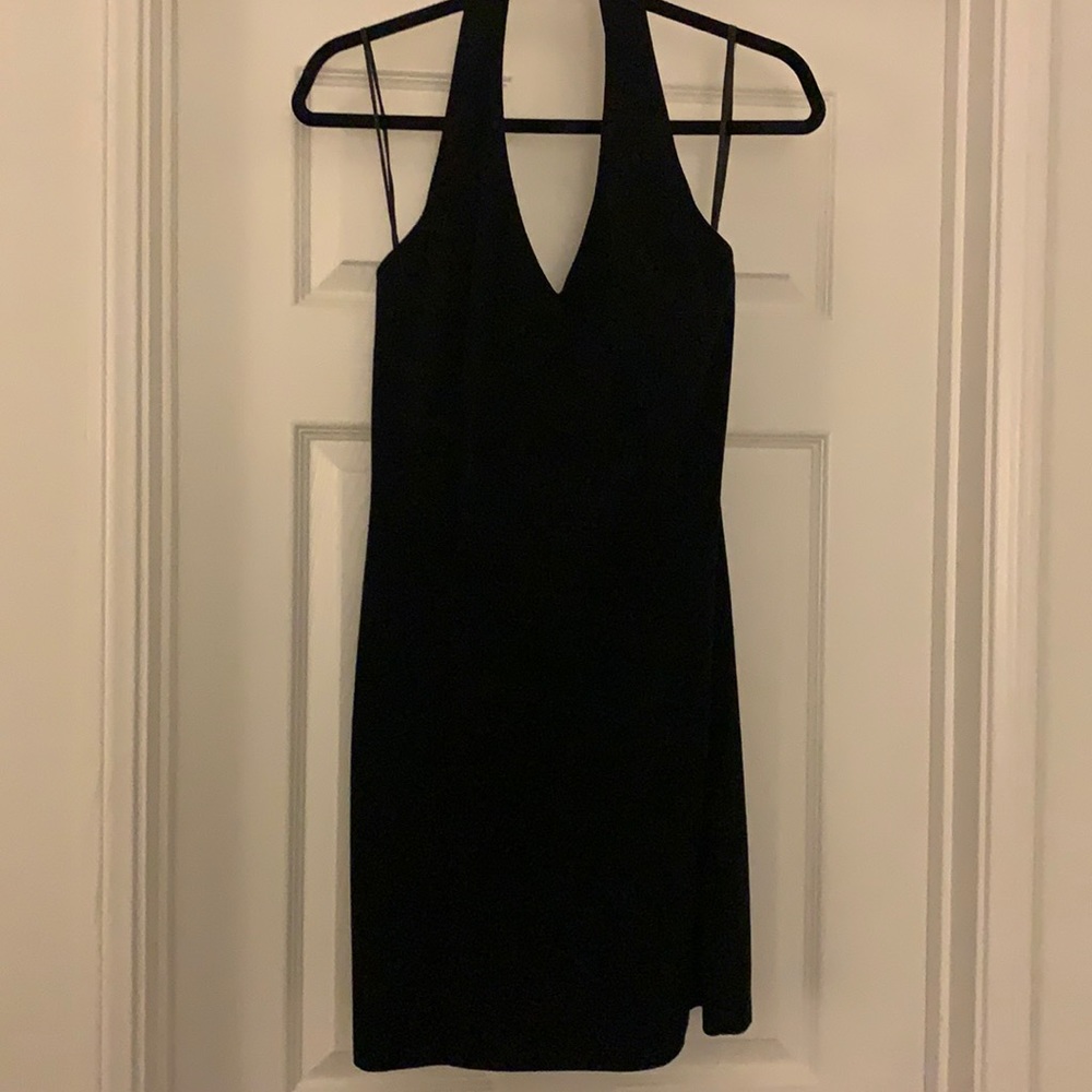 This is either a size 6 or 8 size little back sundress.